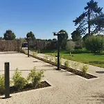 Üdülőközpont Logis Domaine Du Vieux Porche