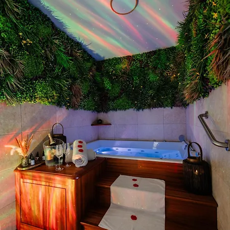 Domaine Du Vieux Porche Resort *