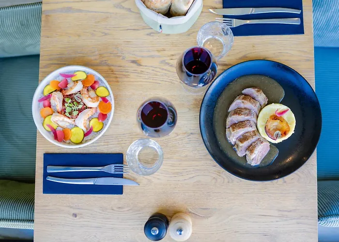 Logis Domaine Du Vieux Porche Resort