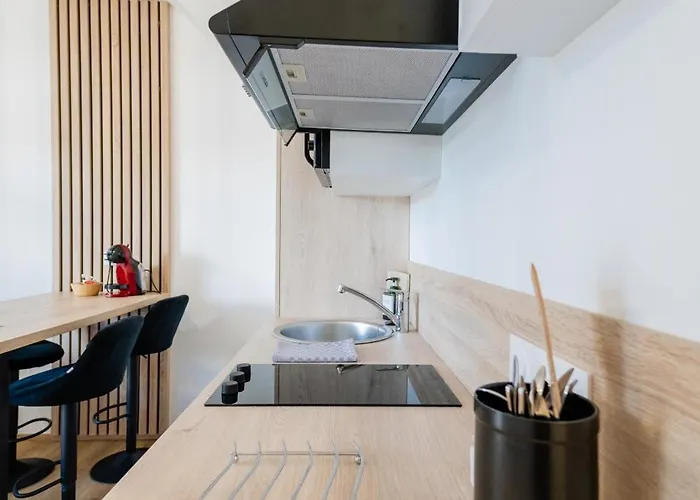 Logis Domaine Du Vieux Porche Resort *