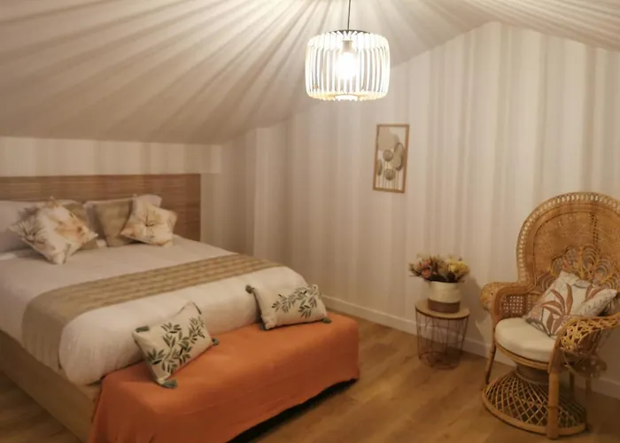 Logis Domaine Du Vieux Porche Resort *